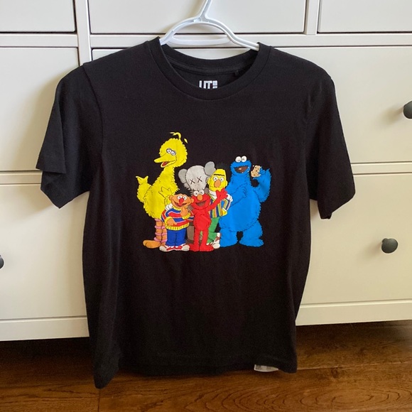 KAWS X Sesame Street T-shirt - Picture 1 of 1
